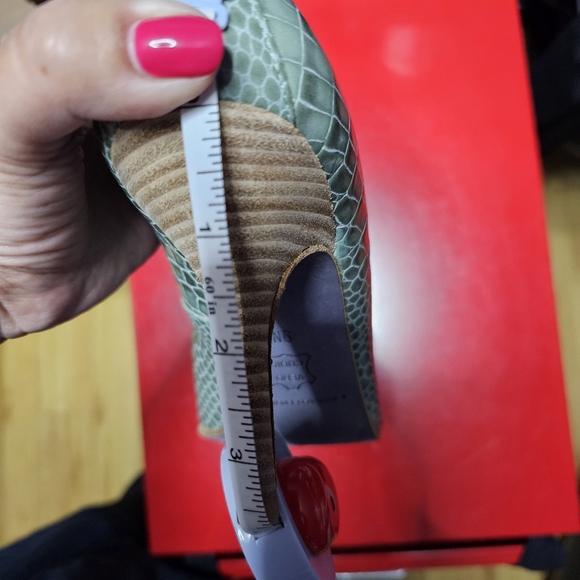 Donald J Pliner size 9 - Picture 7 of 9